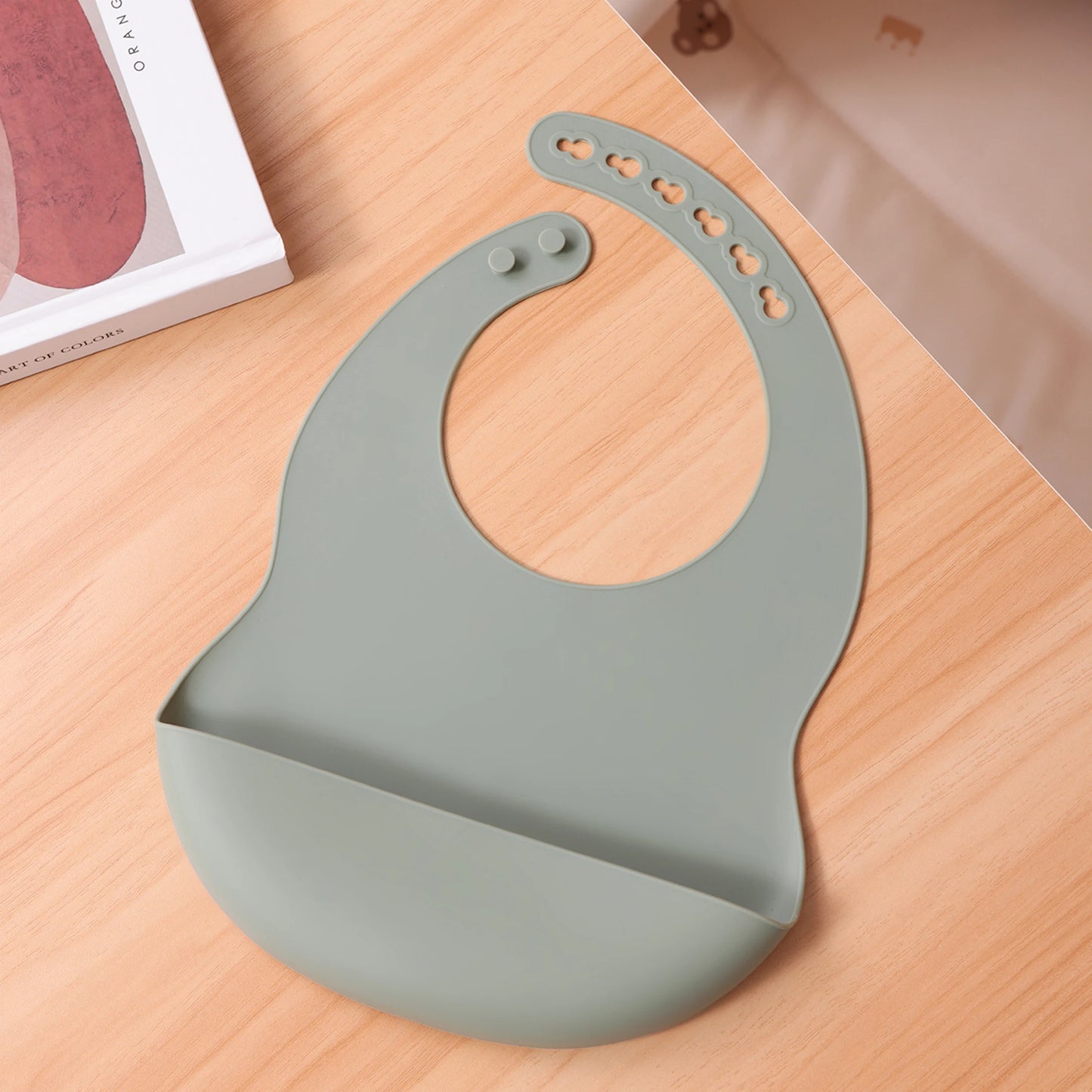 Color Kids 1PCS Silicone Baby Bib Adjustable Waterproof Feeding Bib BPA Free Soft Drool Bib Newborn Essentials Saliva Towel
